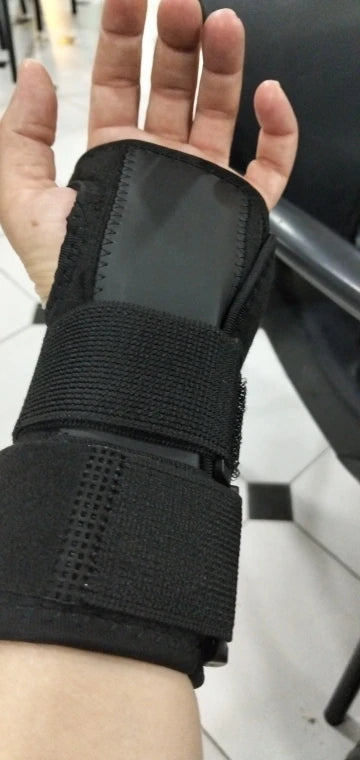 Purchaser view of the wrist support fit from the palm side